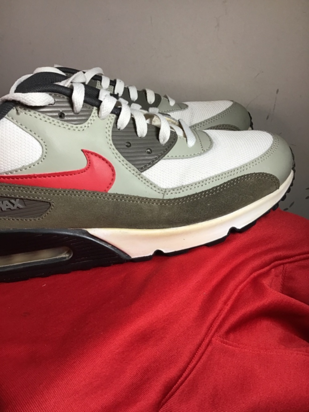 🔥😎Nike Air Max,size 12, yellowing on mid-sole, see photos, still a solid shoe - Picture 6 of 12